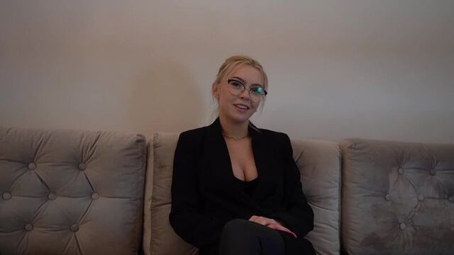 Сексолог Lis Evans помогает пациенту - potiskay.com